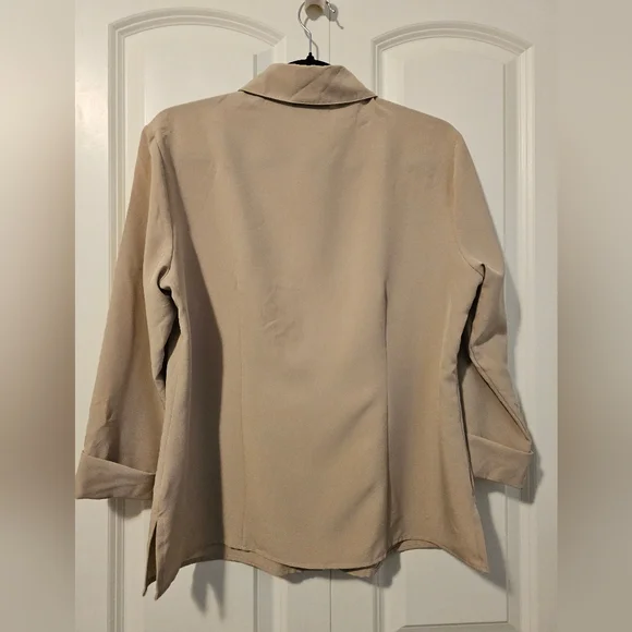 Kathy Che Womens Tan Button-Up Shirt Top Blouse with Silver Accents Sz M - Picture 2 of 7